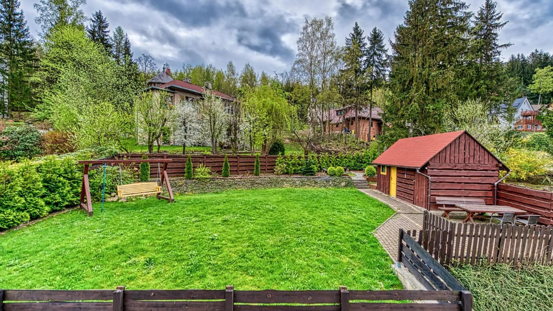 公寓 Royal Aparts Villa Vika Apartamenty Gorskie Z Ogrodem 卡尔帕奇 波兰